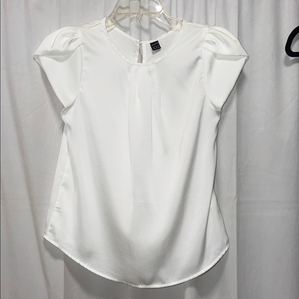 FREE w/ any purchase Shein white short capped sleeve blouse
Size XS
NWOT